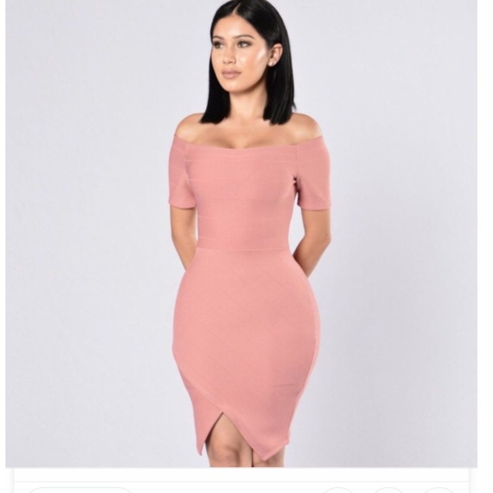 Fashion nova black body-con dress 🖤
